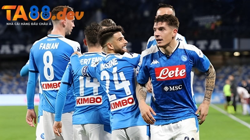 Nghiên cứu kỹ đội thi đấu với Napoli